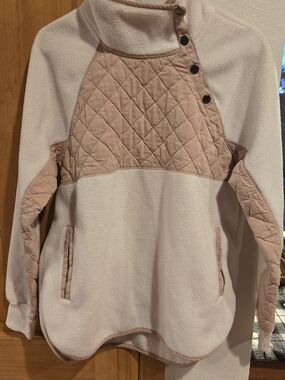 Abercrombie & Fitch Cream and Blush Quilted Fleece Pullover